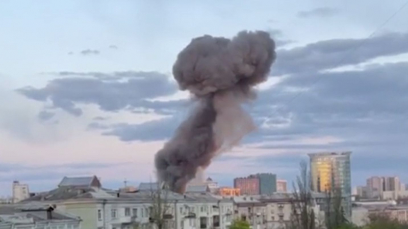 МВР на Украйна: Мощни взривове в Киев ВИДЕО