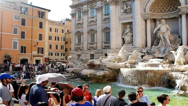 1000 евро глоба за туристи след невинна постъпка в Рим