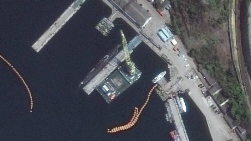 Сателити на САЩ заснеха товаренето на "Калибър" на подводница в залива на Севастопол ВИДЕО