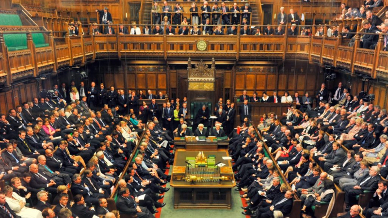 Хванаха британски депутат да гледа порно в парламента