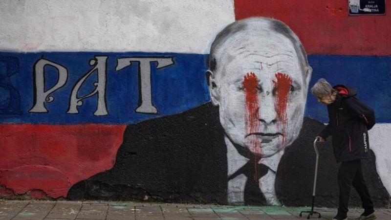Гневни сърби си отмъстиха на Путин СНИМКА