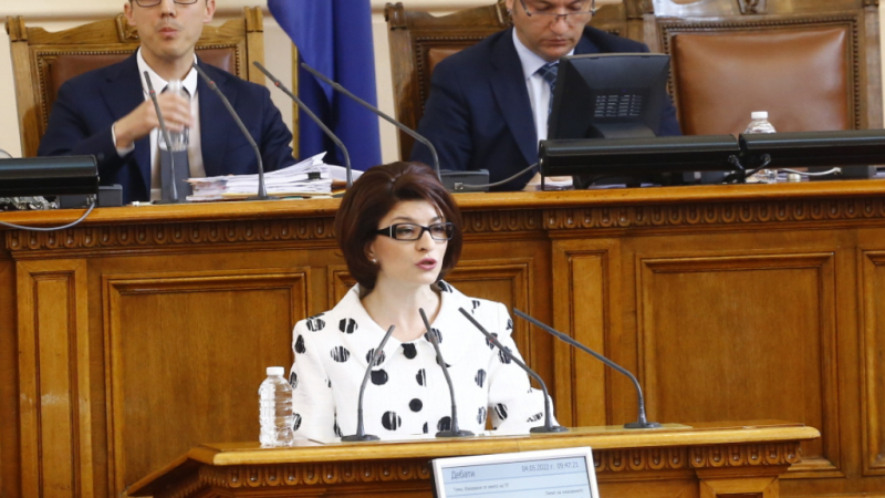 Деси Атанасова оглави парламентарната Комисия за контрол над службите