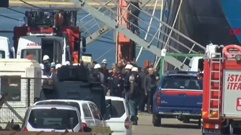 Взрив разтърси кораб в Истанбул ВИДЕО