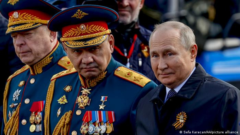 Светът е в недоумение защо руските губернатори масово правят това