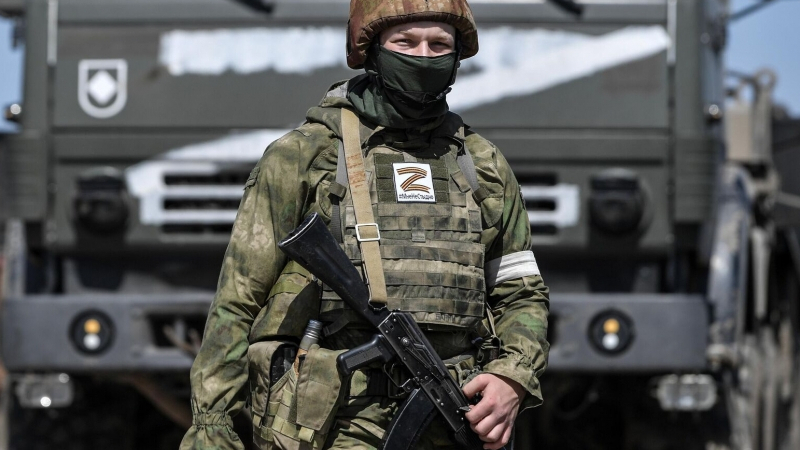 Пленен руски войник в Украйна е обвинен във военно престъпление