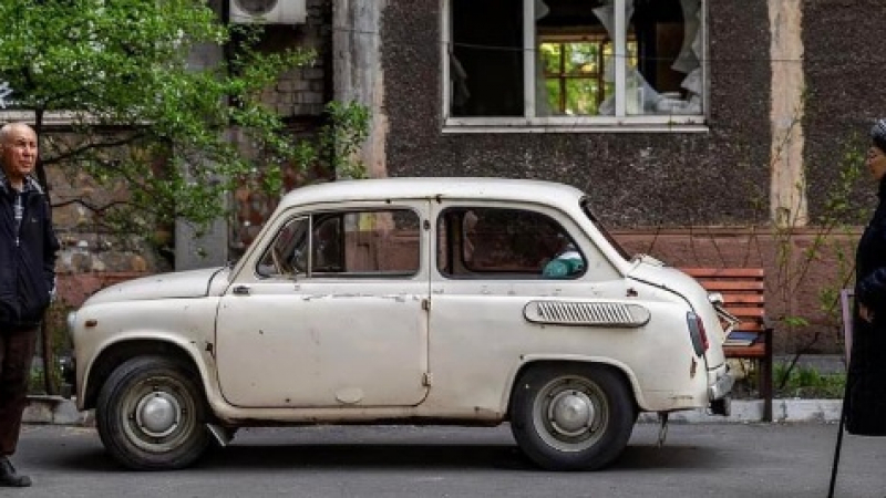 Стара съветска кола успя да изведе украинци от обсадения Мариупол СНИМКИ