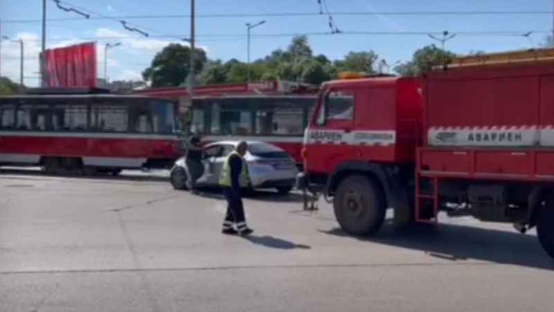 Стана ясна причината за зрелищната катастрофа в час пик в София ВИДЕО 