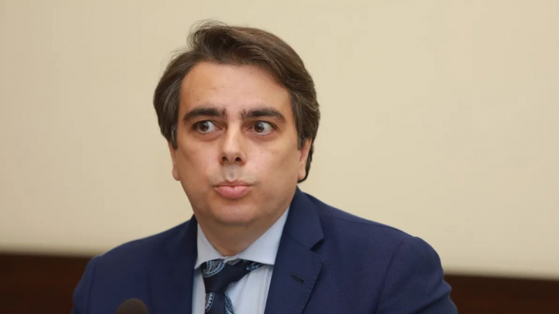 Асен Василев ококори българите с тази новина за руския петрол 
