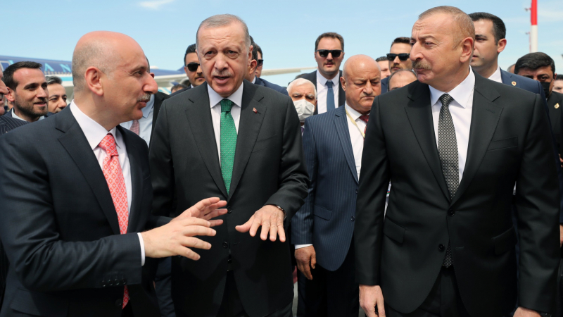 Напук на кризата: Ердоган показа ново чудо, построено чрез насип в Черно море ВИДЕО