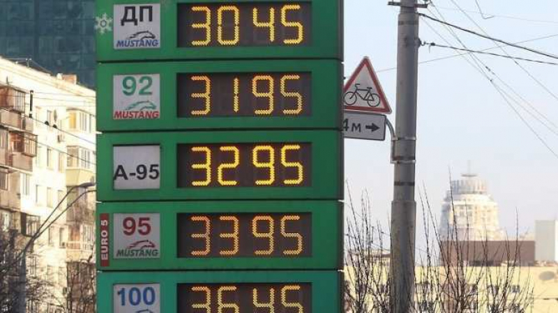 В Украйна дизелът ще стигне за 3 дни, бензинът за - 5 ВИДЕО