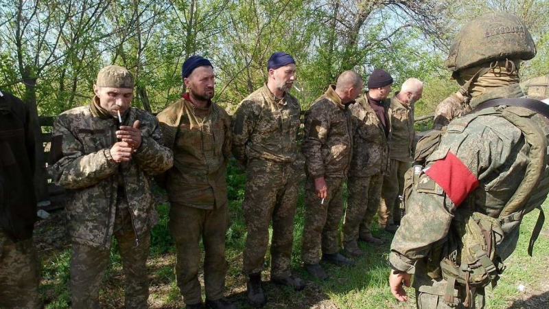 Стана ясно кои са и какво искат бойците от "Азов", които се предадоха с бели знамена