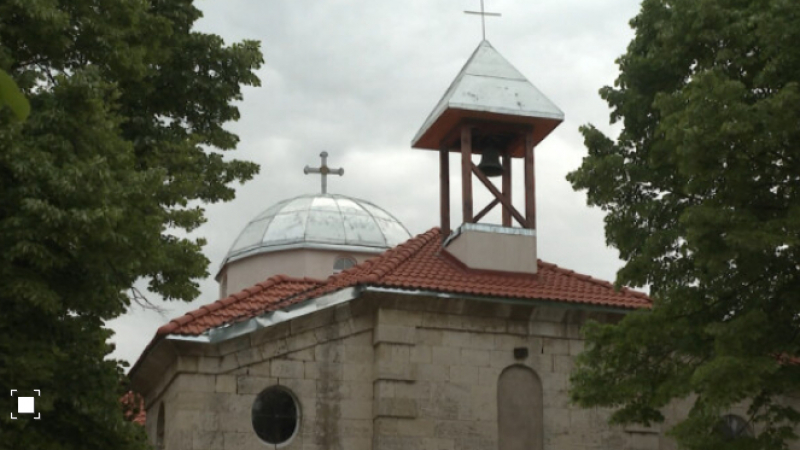 След години разруха църквата в с. Крушовица отвори врати СНИМКИ