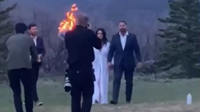 Младоженци шокираха гостите на сватбата с опасен трик ВИДЕО