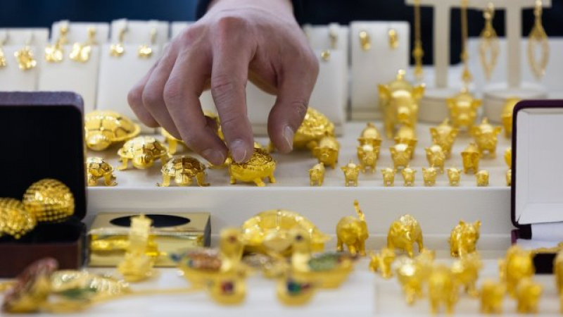 Притеснителни новини за цената на златото заради долара