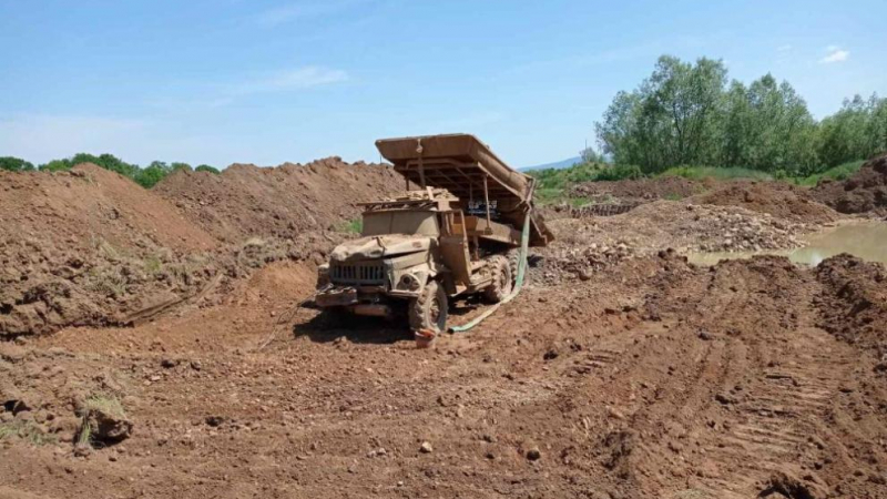 Прокуратурата разследва копаенето на злато с багер край язовир „Огоста“