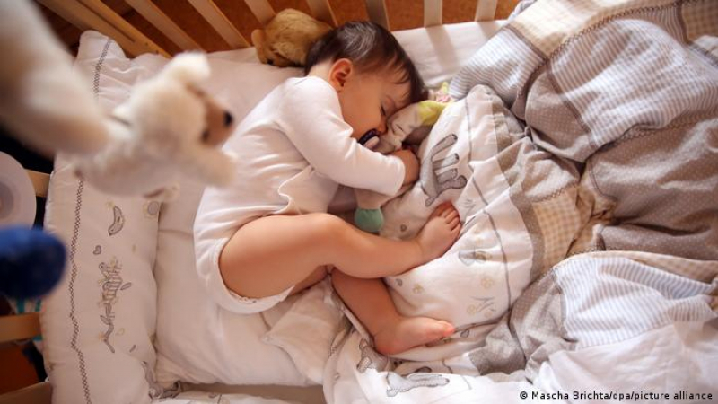 Установиха защо напълно здрави деца внезапно умират в съня си!