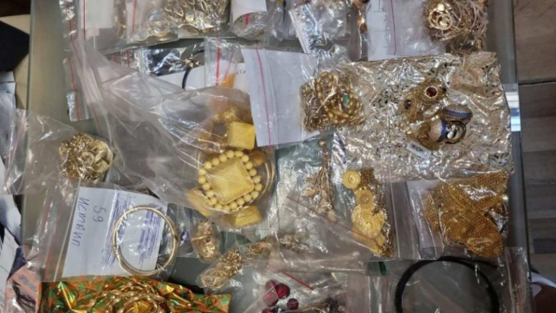 Ето ги торбите със злато и пари на бандата на Селим, спипани при акцията в Сливен СНИМКИ