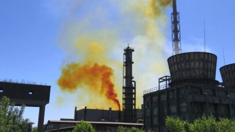 Опасна авария в завод в Димитровград, чул се тътен! ВИДЕО