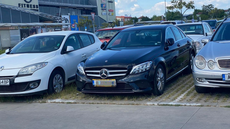 Врачанинът Гошо Циклопа намери цаката как да кара луксозни коли без пари, но в Бургас...
