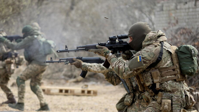 Британският наемник Робинсън съобщи за дефицит на оръжие в Украйна