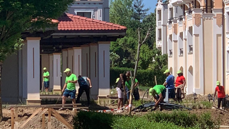 Безобразие в петзвезден комплекс в Созопол СНИМКИ