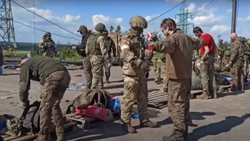 Британски журналист: Азовци се предадоха, а не “евакуираха”!