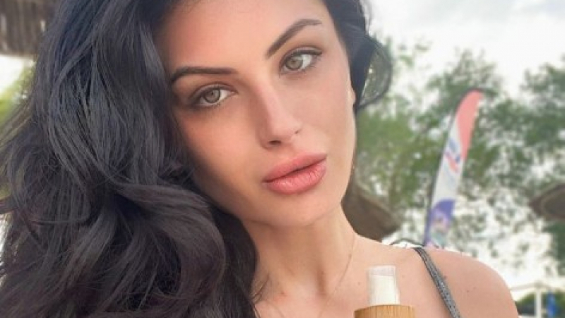 Мис България 2020 си показа задницата на скандална СНИМКА 18+