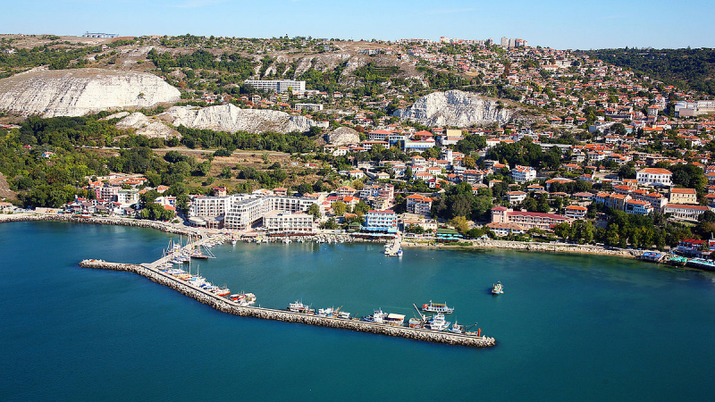 Чиста ли е водата в Черно море? Служители на МОСВ спешно взимат проби