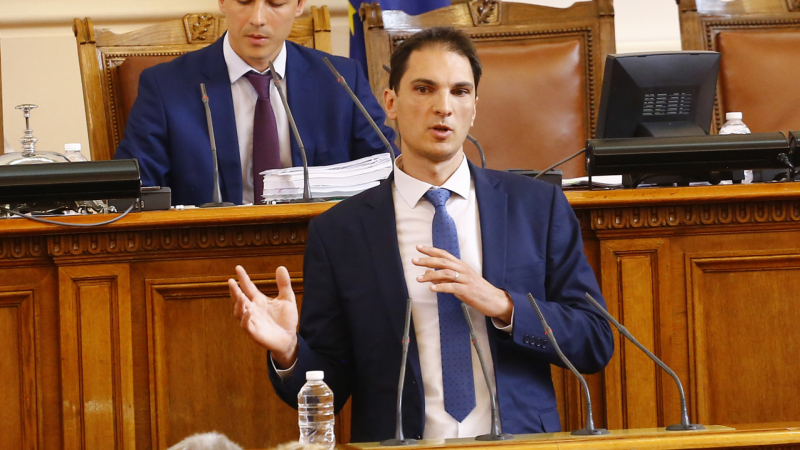 Депутат от ПП оплю грозно бившия си колега Александър Дунчев