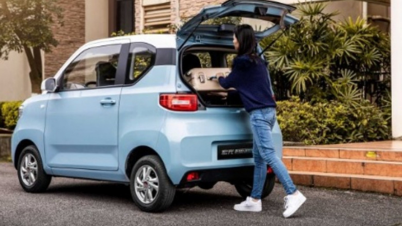 Вижте най-популярната кола в Китай: Малка, евтина и се движи без бензин СНИМКИ