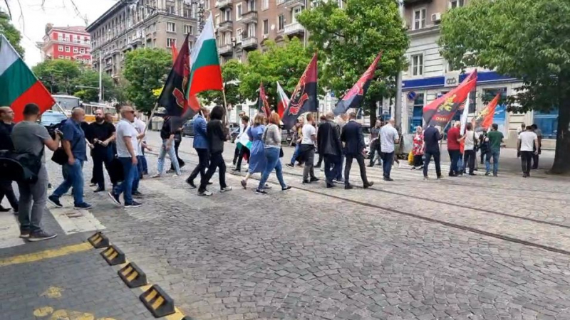 ВМРО излезе на протест пред КЕВР СНИМКИ
