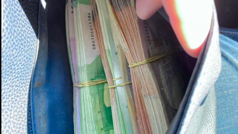 Владимир намери в София чанта, натъпкана с десетки хиляди евро, а последвалото спира дъха СНИМКИ