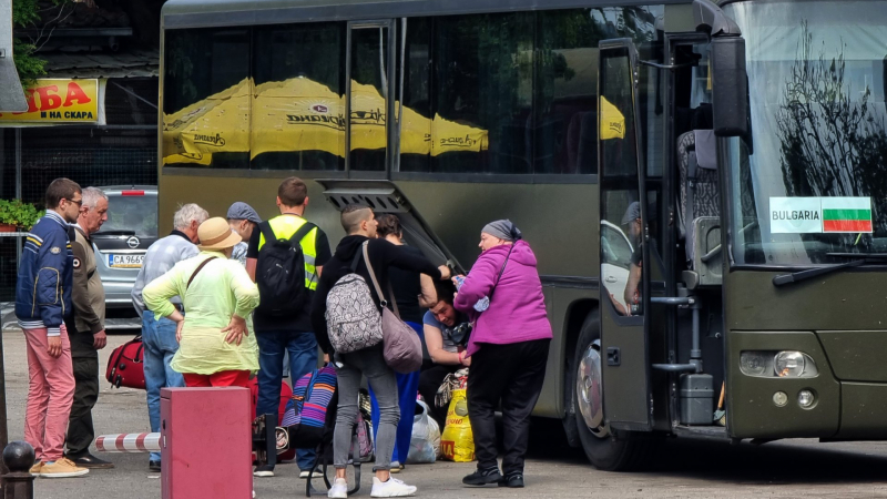 Десетки украински бежанци отново се покриха във Варна, други тръгнаха към...