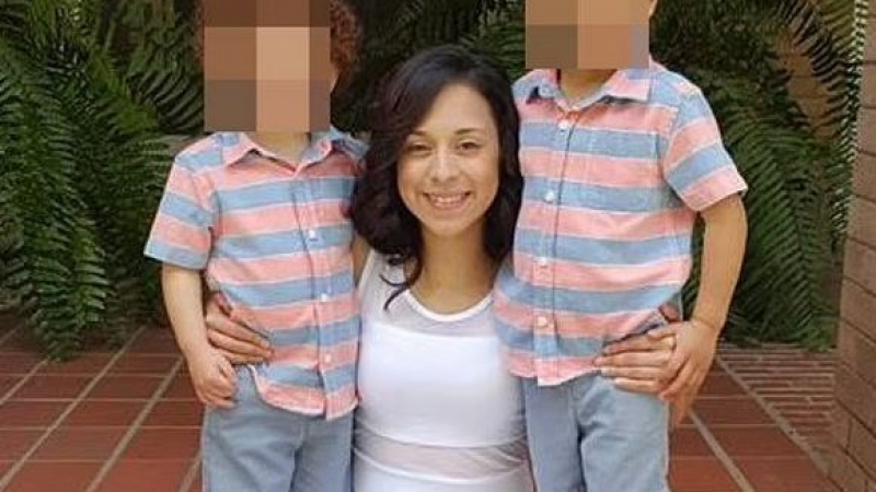 Млада майка успя да спаси децата си от касапницата в Тексас, докато полицията гледа СНИМКИ