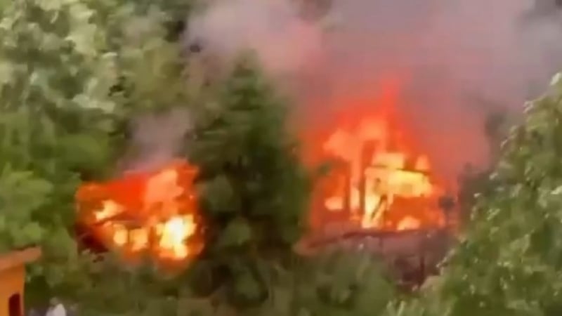 Зрелищно ВИДЕО: Гръмотевица подпали къща в Пловдивско 