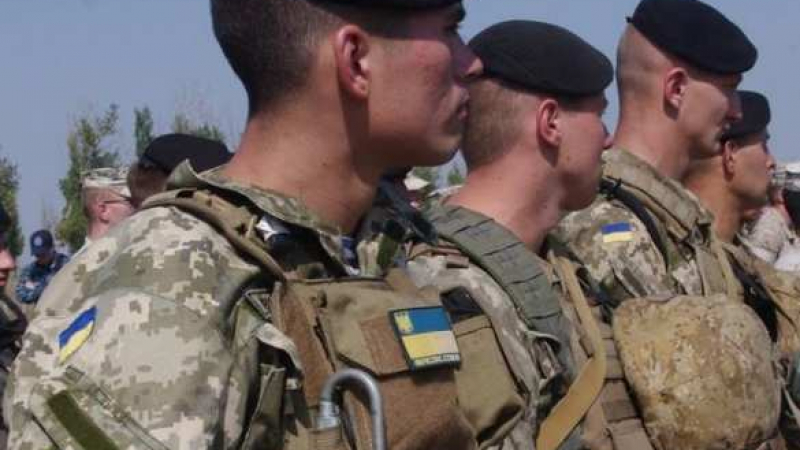 ВИДЕО от войната: Украински морски пехотинци отказаха да се бият срещу Русия 