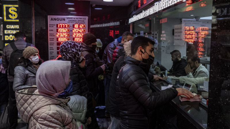 В Турция е страшно! Лирата с нов грандиозен срив, разменя се срещу 11 стотинки