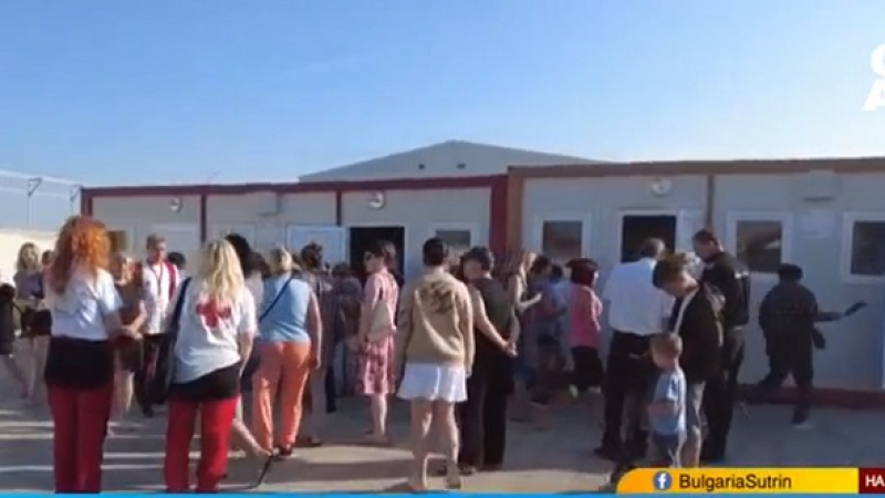 Ресторант, басейн, хубави стаи: Местят украинските бежанци в комплекси с екстри ВИДЕО