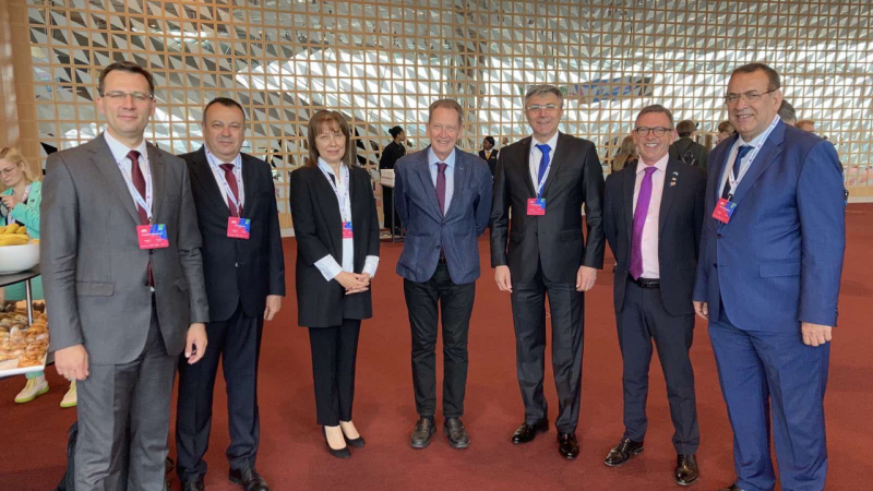 Карадайъ проведе ключови срещи с премиери и еврокомисари на конгреса на АЛДЕ