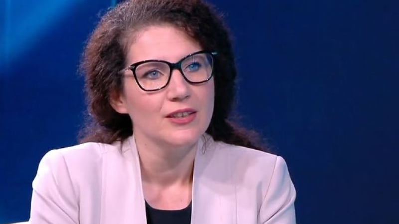 Калина Констатинова се омота в оправдания за бежанците и обяви ще подаде ли оставка 
