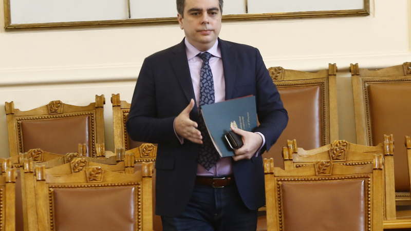 Депутат от ПП разкри защо са сменили Петков с Василев за премиер
