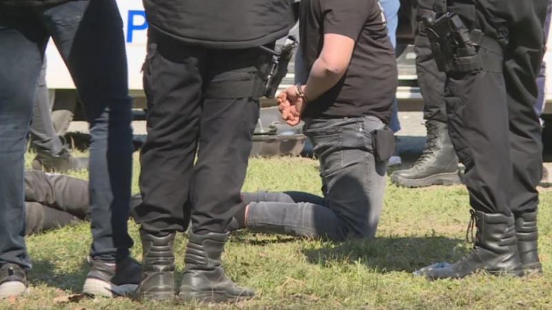Арестуваха куп британци при полицейска акция в Смолянско