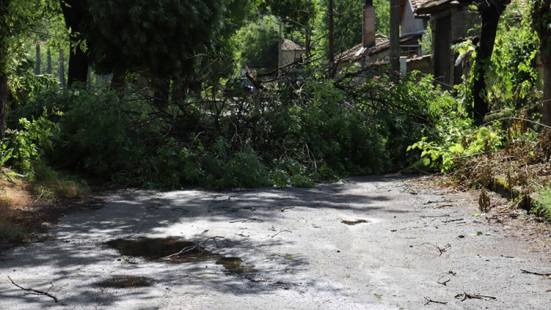 Страшна буря опустоши шуменско село СНИМКИ 