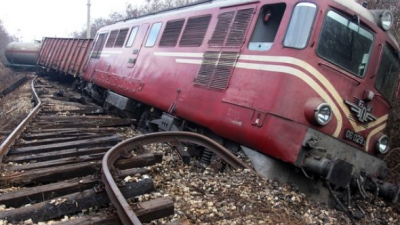 Много жертви след страшен удар между влак и камион във Видинско