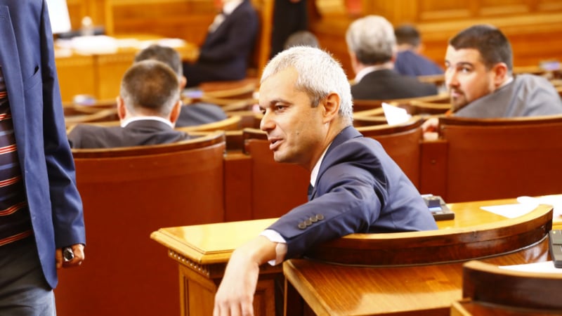 Костадинов: Настоящото отношение на управляващите към българския пенсионер е унизително
