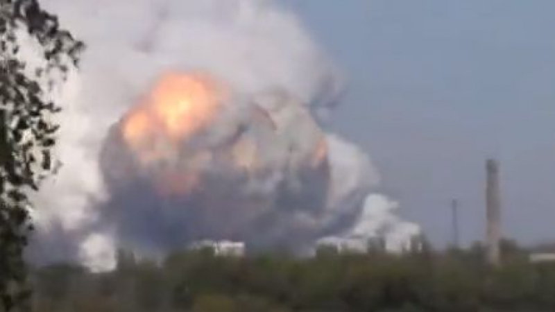 ВИДЕО от войната: Огромен пожар лумна в химически завод в Северодонецк