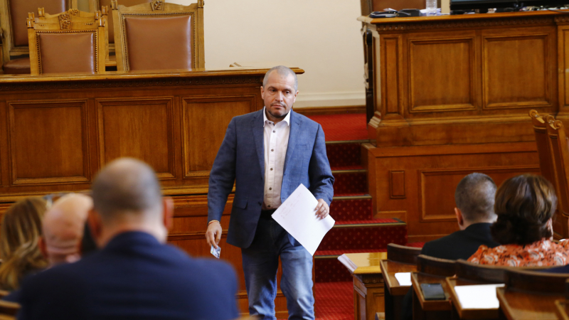 Гюров твърди, че депутати от ИТН през последните часове имали желание да се видят с ПП
