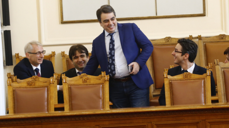 Красива кандидат-депутатка от ГЕРБ изригна гневно след лъжите на Асен Василев