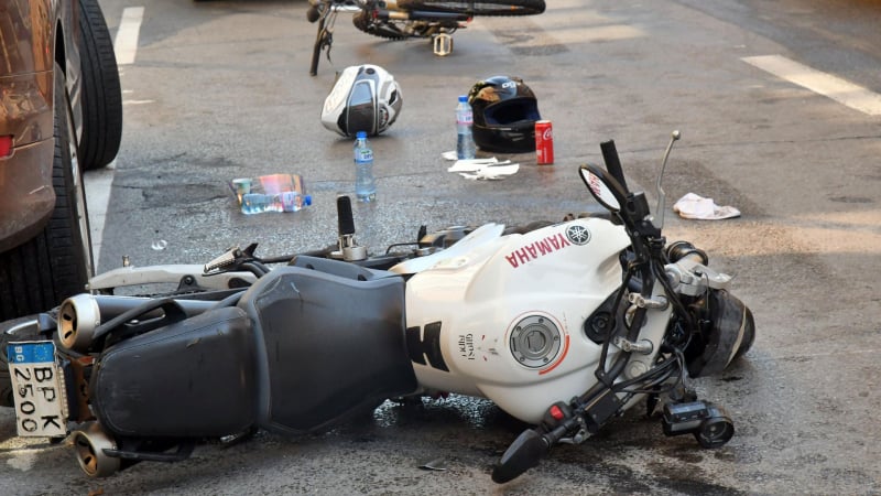 Пак кръв на пътя! Моторист от София загина на главен път