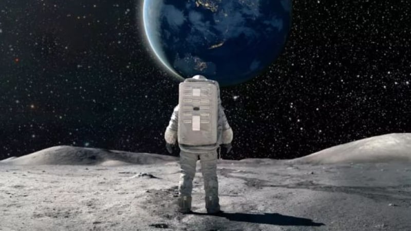 Уфолози: Извънземните не ни дават да кацнем отново на Луната